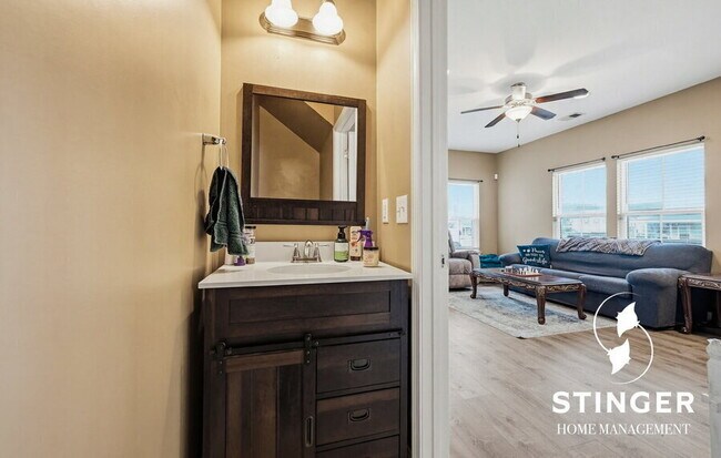 Building Photo - 11 Mint Farm Dr