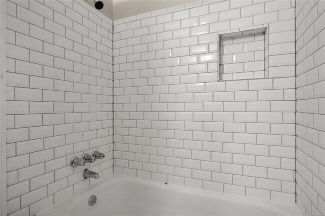 Building Photo - 117 Queen Mary Ct
