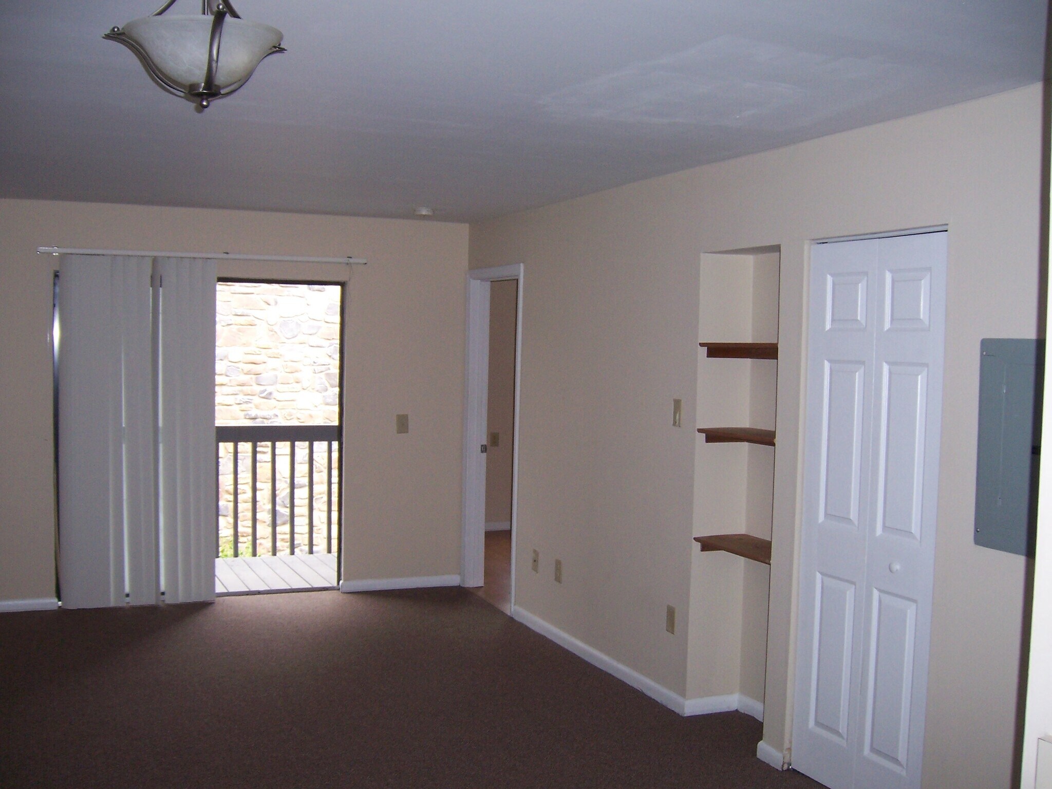 Building Photo - 523 Meadowview Dr