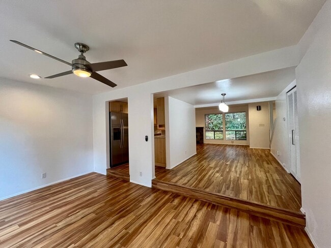 Building Photo - Westside Condo w/ Pool & Garage (Water Included)