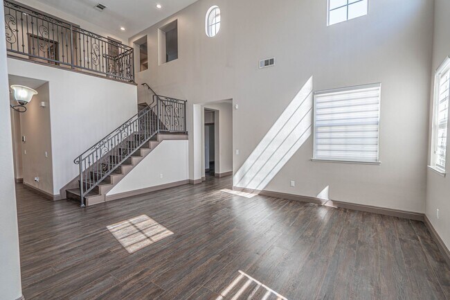 Building Photo - Tesoro Del Valle 4 Bedroom + Loft Home for...