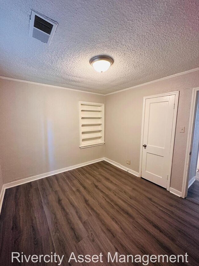 Building Photo - Gorgeous Berclair Home!!!!!! Section 8 Wel...