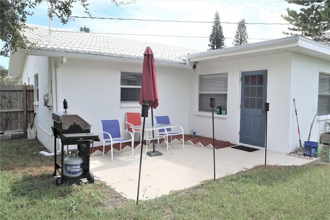 Building Photo - 1468 S Evergreen Ave