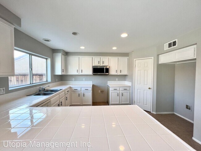 Building Photo - 6 br, 3 bath House - 84118 Avenida Cedrus