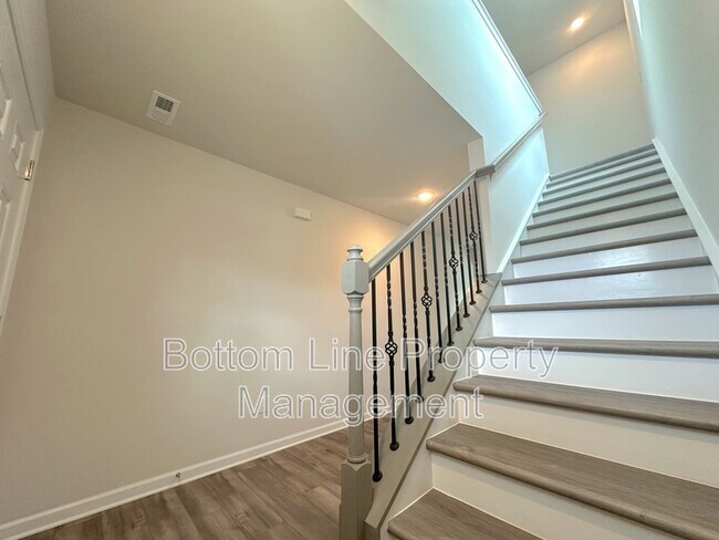 Building Photo - 5336 Small St