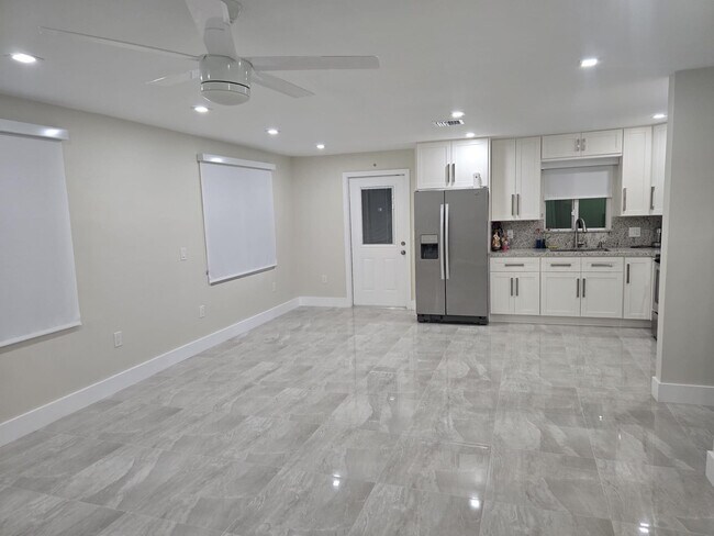 Building Photo - 2207 Taft St