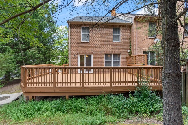 Building Photo - 9401 Rosmarin Way
