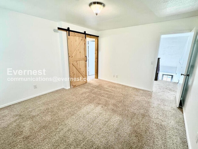 Building Photo - 3 Bed/1.5 Bath Home with Garage / Pet-Frie...