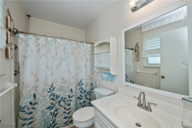 Building Photo - 4001 E Sunflower Cir