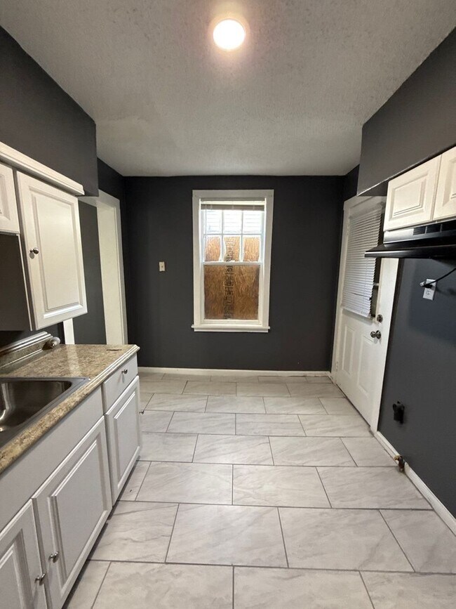 Building Photo - Welcome to your dream home!