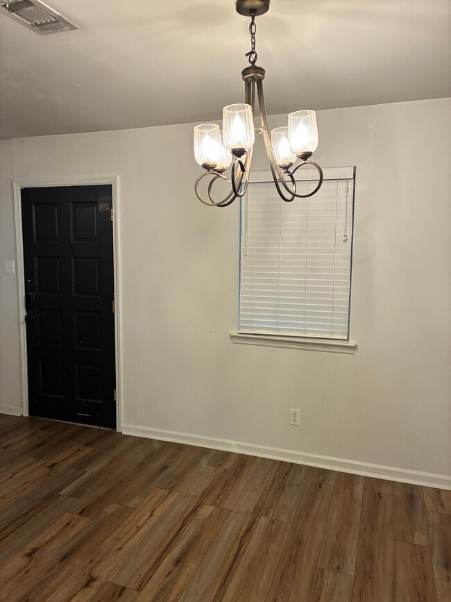 Building Photo - 20 Rosemunn Dr