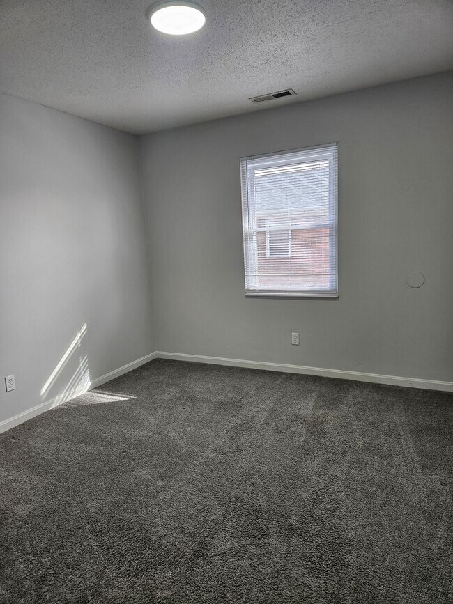 Building Photo - 1 BR 1 Bath at Green Valley Apartments