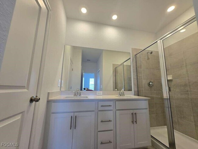 Building Photo - 14947 White Pearl Rd