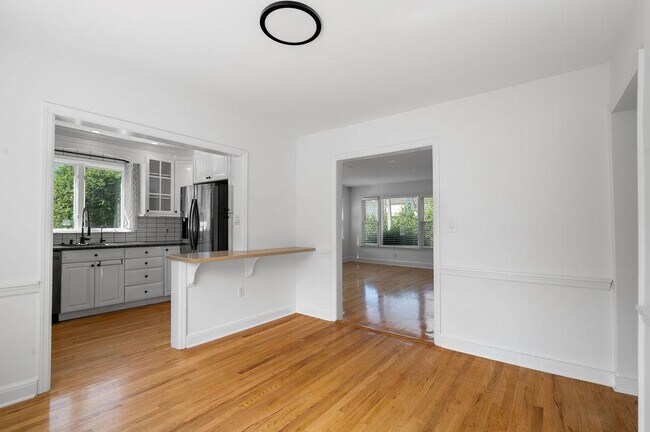 Building Photo - 82 Linden Ave