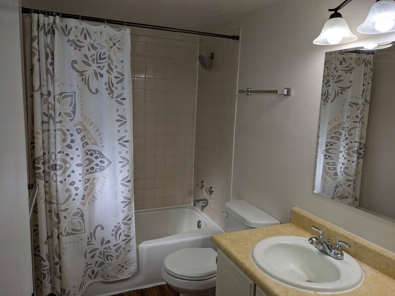 Building Photo - 2096 S Nevada Ave