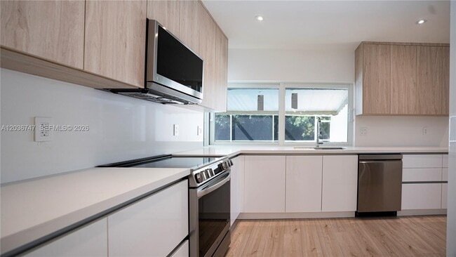 Building Photo - 15340 SW 85th Ave