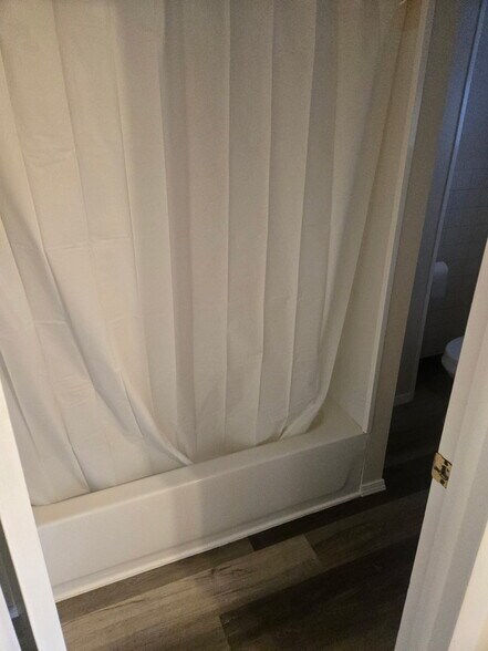 Building Photo - 418 N Center St