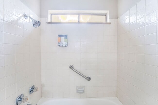 Building Photo - 4441 Rich Dr