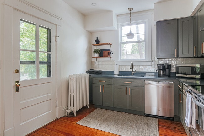 Building Photo - 126 Maywood Ln
