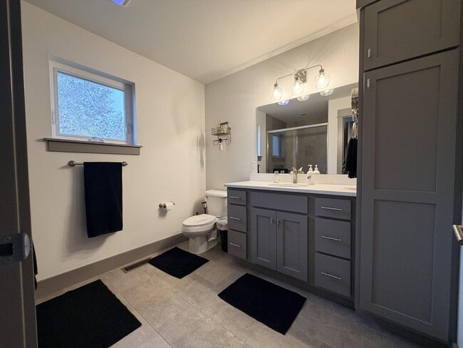 Building Photo - Gorgeous and Quiet 3 Bed 2.5 Bath Home in Railway Lofts & Cottages With Gallatin River Access!! M...