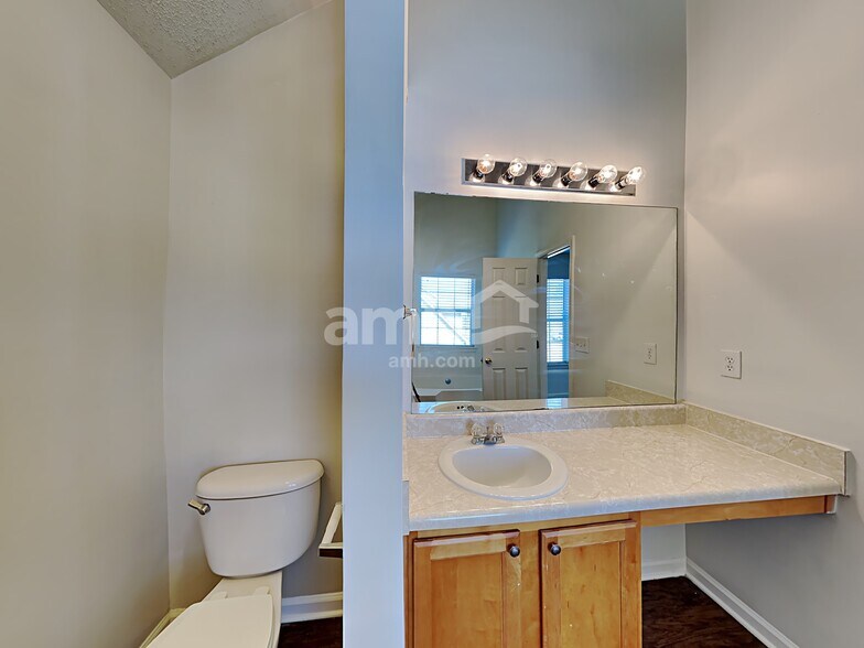 Building Photo - 227 Penny Ln