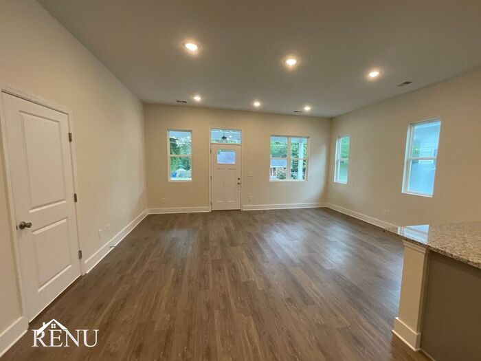 Building Photo - 212 McBrien Rd