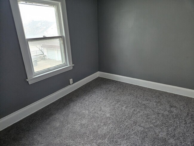 Building Photo - 10014 Sladden Ave