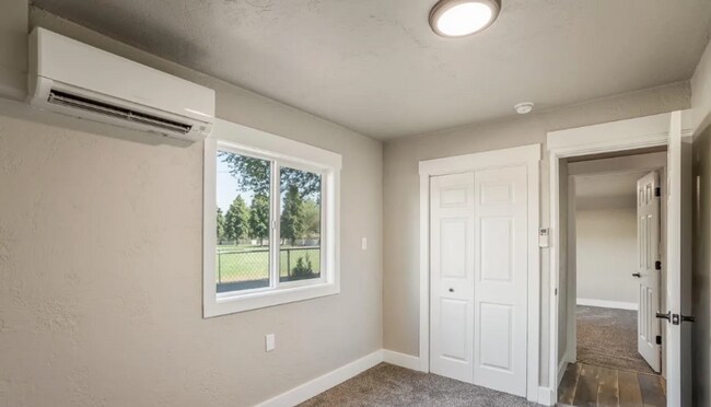 Building Photo - Charming Craftsman-Style Home in Boise 837...