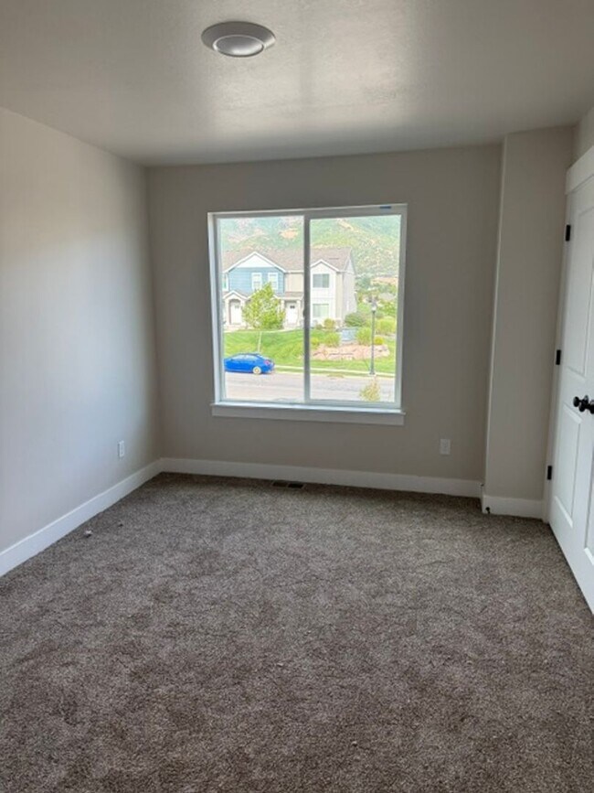 Building Photo - 3090 E Thorley Dr