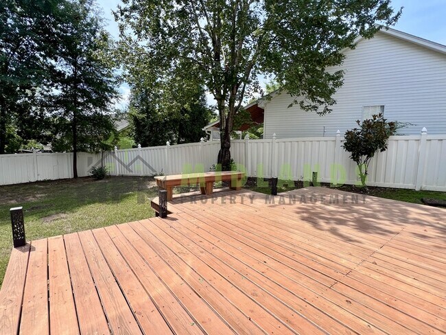 Building Photo - 523 Whitewater Dr