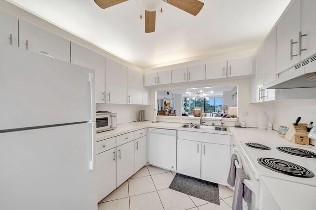 Building Photo - 9485 N Belfort Cir