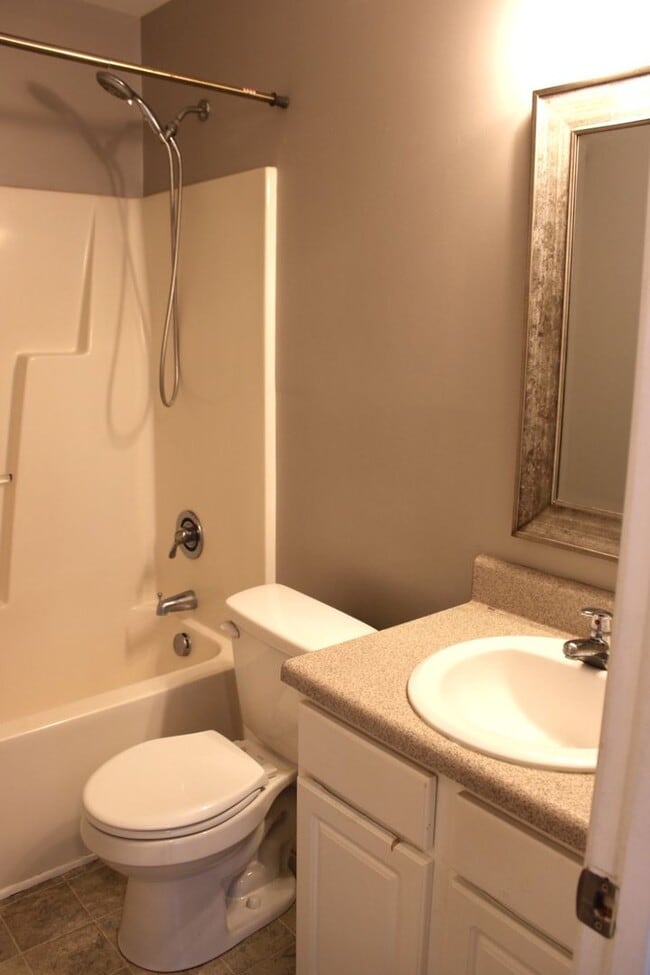 Building Photo - Modern Townhome in Havelock