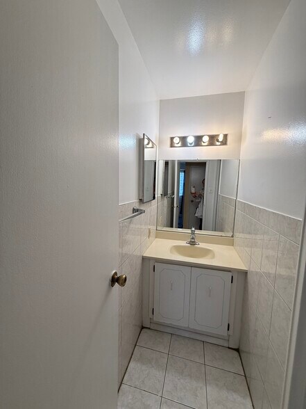 Building Photo - 9921 Bustleton Ave