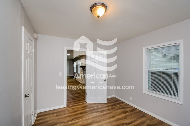 Building Photo - 3620 N Gladstone Ave