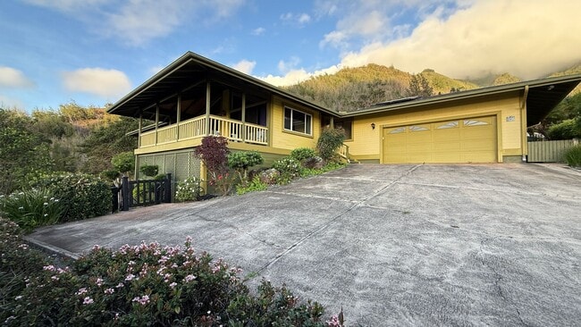 Building Photo - Beautiful 3 Bedroom / 2.5 Bathroom Home in Wailuku Heights!