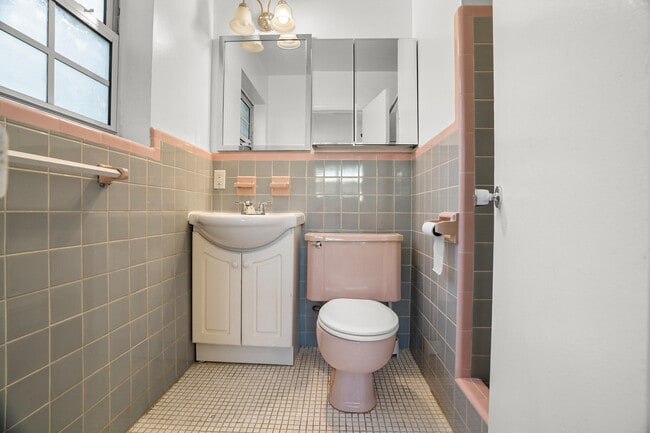 Building Photo - 756 SE 19th Ave