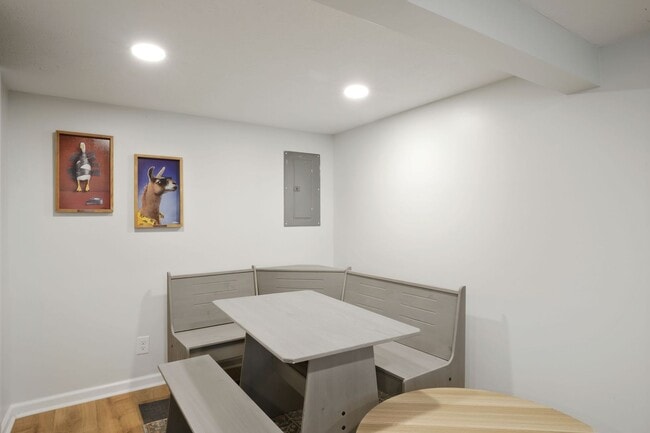 Building Photo - 3BR Aksarben- walking distance UNO, Availa...