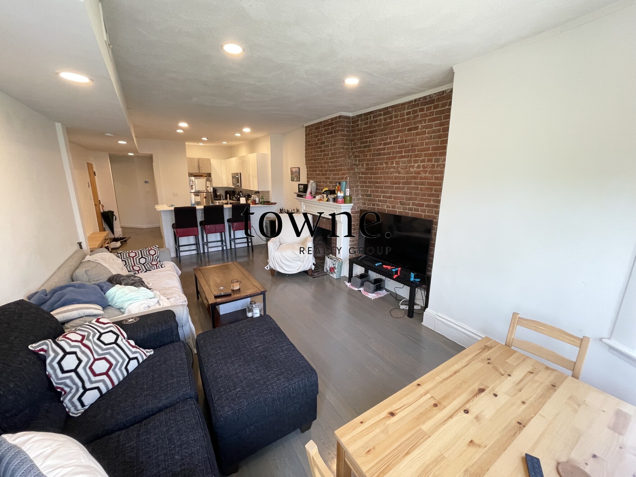 Building Photo - 1402 Beacon St