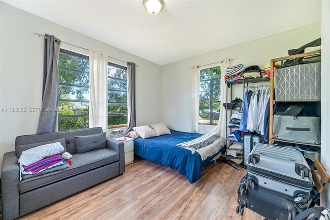 Building Photo - 1238 NE 112th St