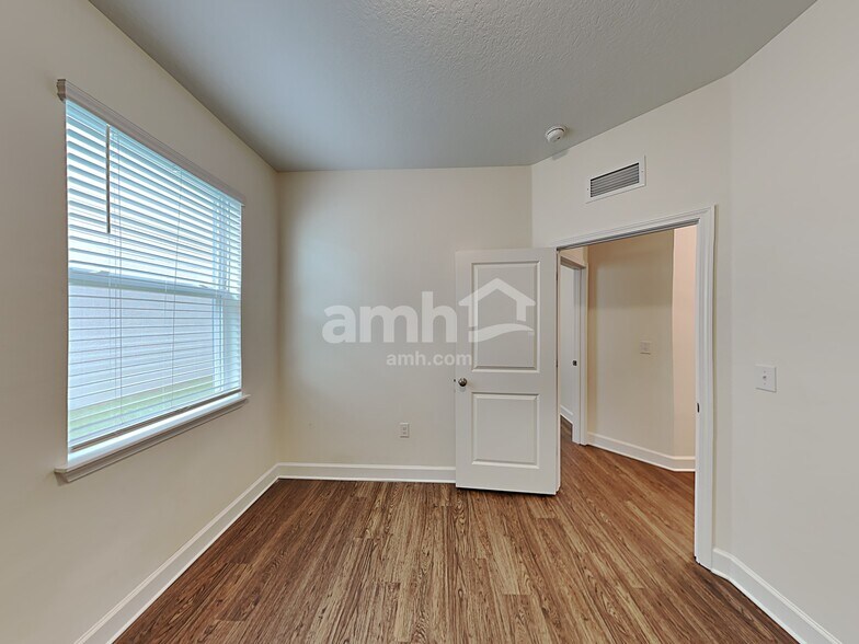 Building Photo - 307 Pine Terrace Dr