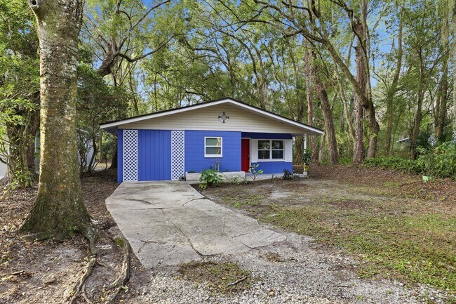 Building Photo - Beautiful, renovated 3 bedroom 1 bath home