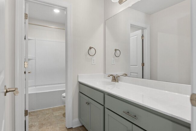 Building Photo - 797 Ravensdowne-