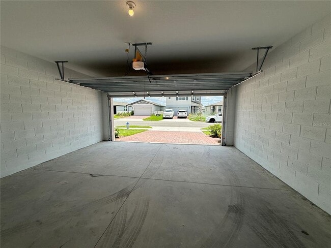 Building Photo - 1373 Current Pl