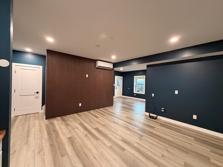 Building Photo - 746 Golden Spring Dr