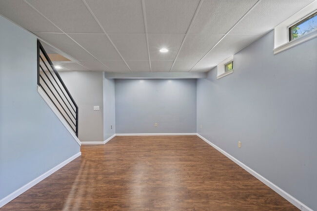 Building Photo - 4690 Lindbergh Dr
