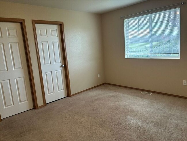 Building Photo - 292 Klinger St