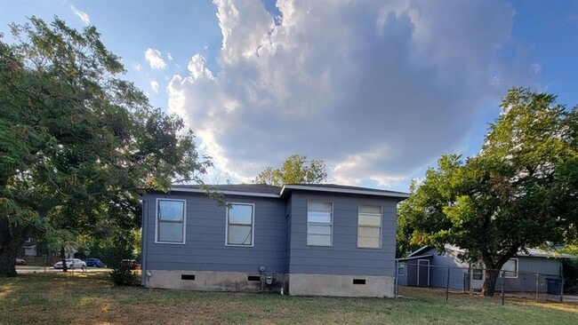 Building Photo - 1028 Ellingson Ln