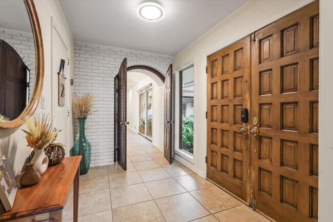 Building Photo - Mid-Century Home in Killearn Estates