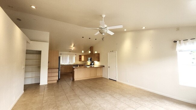 Building Photo - Rental Available in Beautiful Waimea