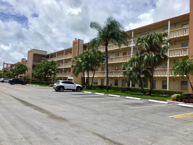 Building Photo - 1004 Newcastle A